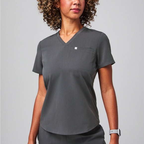 Fabletics Scrub Set - Picture 1 of 7